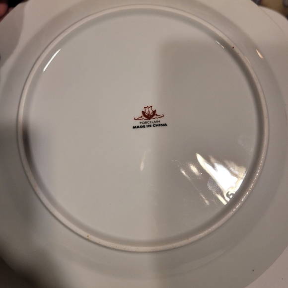 16 Piece Set Vintage Holiday Plates, Saucers, and Cups EUC - Picture 2 of 8